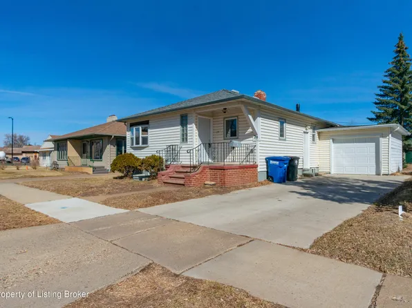 29 S 9th Ave W, Dickinson, ND 58601