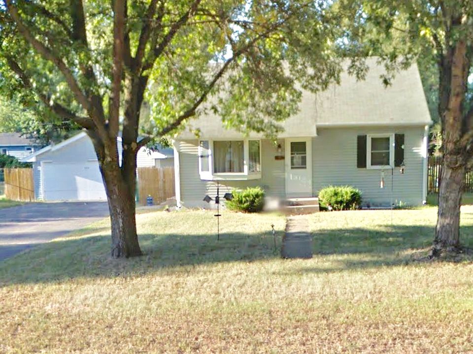 2nd image of 535 Ballantyne Ln NE