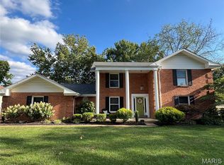 538 Kenilworth Ln, Ballwin, MO
