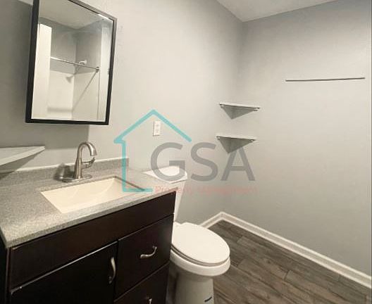 5th image of 138 Mason St #A