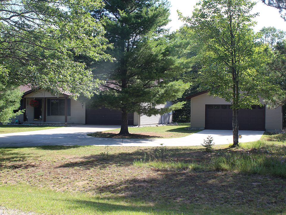 1st image of 3140 Woodland Dr