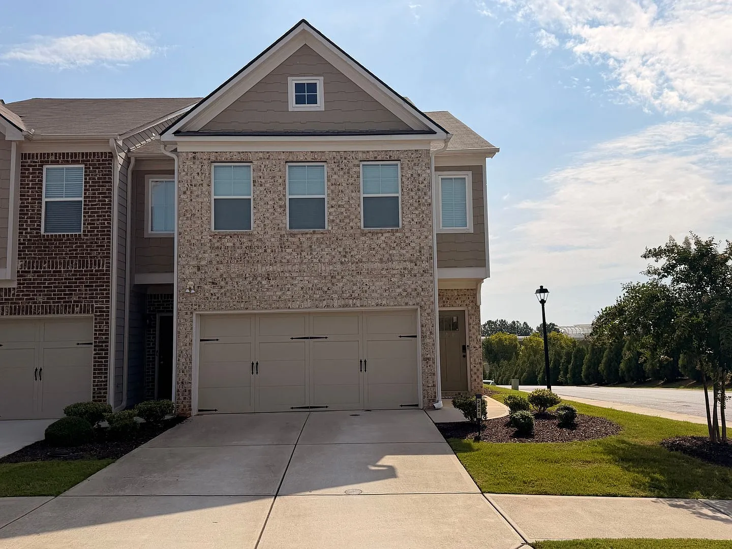 Elegant Lithonia 3 Bedroom 2.5 bath with Fenced backyard! — Photo 1