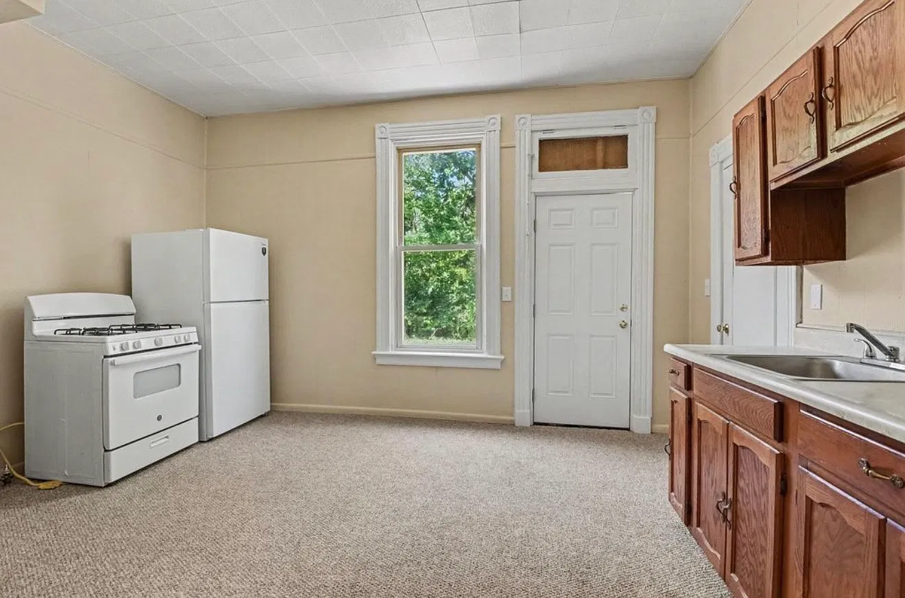 Studio, 667 sqft, $800 — Photo 3