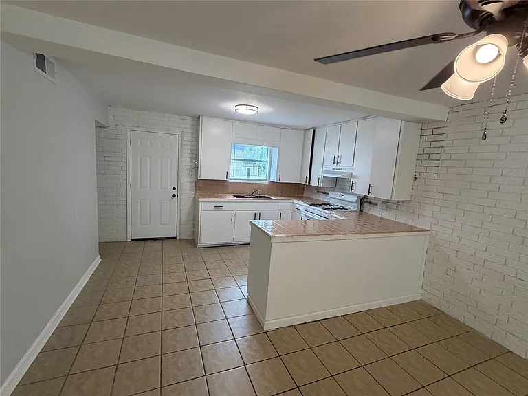401 Branch St — Photo 7