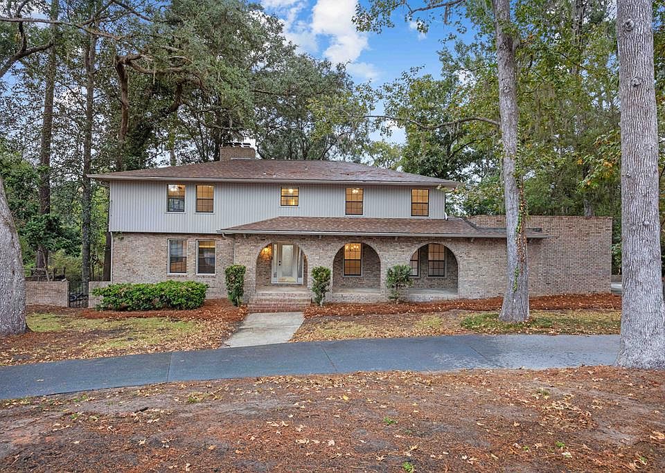 1st image of 2312 Riverhill Dr