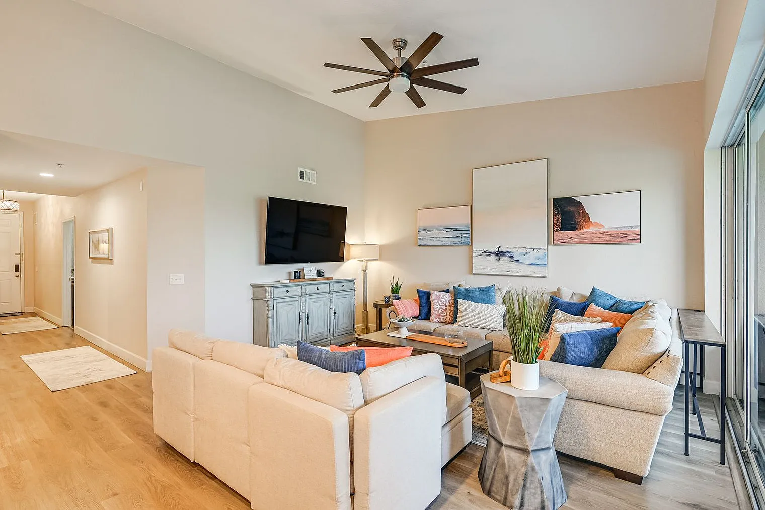 2 bed, 2.0 bath, 1646 sqft, $4,435 — Photo 3