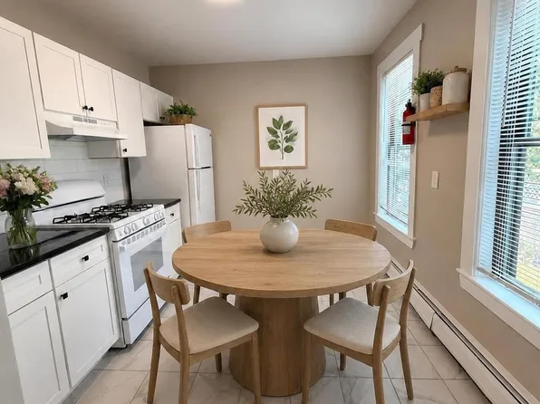 110 Taylor St #A, Waltham, MA 02453