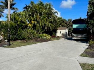 4995 Coach Ln, Naples, FL 34114