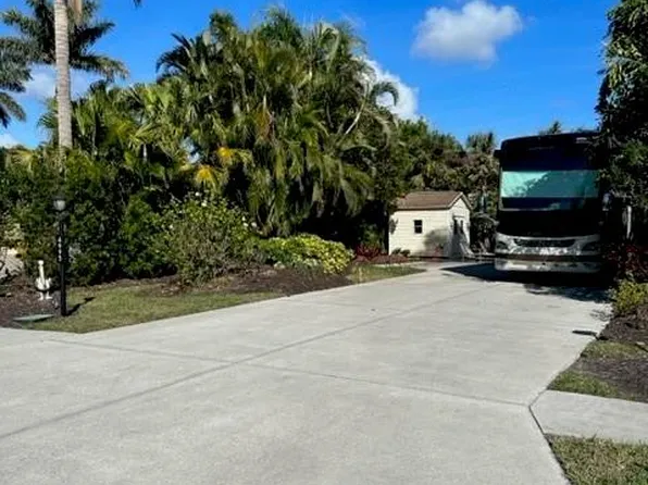 4995 Coach LN, NAPLES, FL 34114