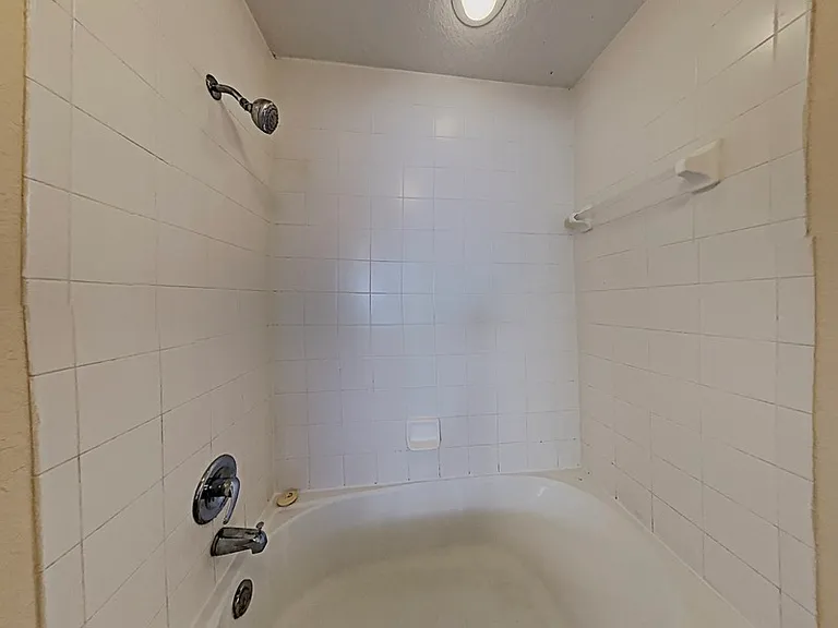 5800 Lake Pointe Village Cir #612 — Photo 15