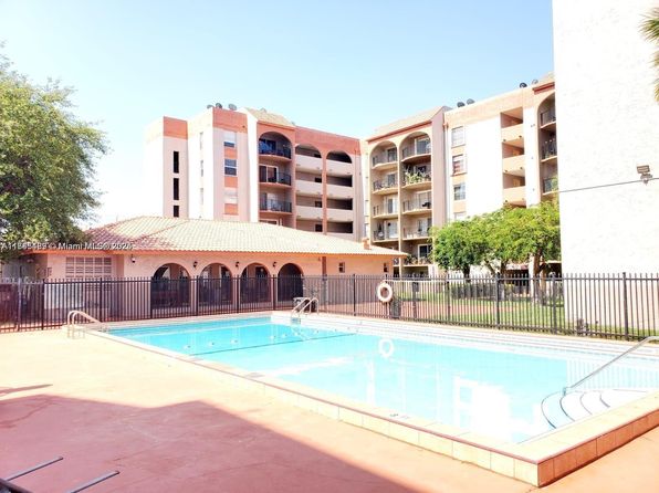 5199 NW 7th St APT 302, Miami, FL 33126