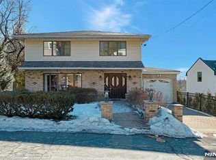 84 Miles St, Alpine, NJ 07620