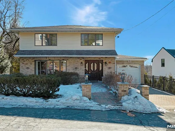 84 Miles St, Alpine, NJ 07620