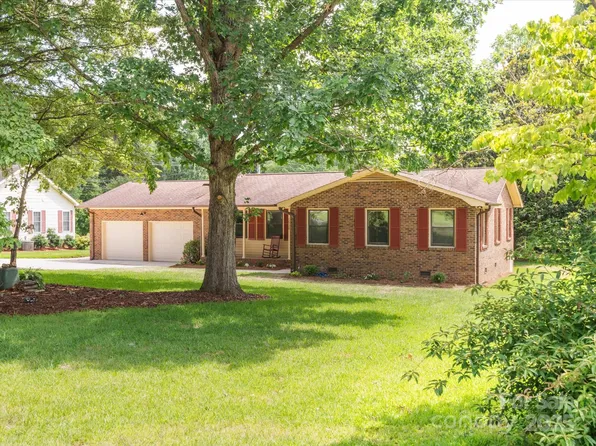 10728 Forest Dr, Matthews, NC 28105