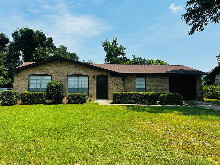 3760 Gatewood Dr — Photo 1