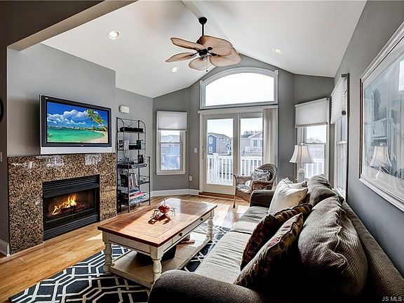 3rd image of 103 E Lillie Ave #A