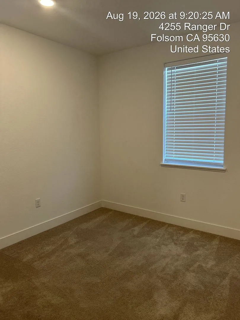 Gorgeous four bedroom two bath home — Photo 4