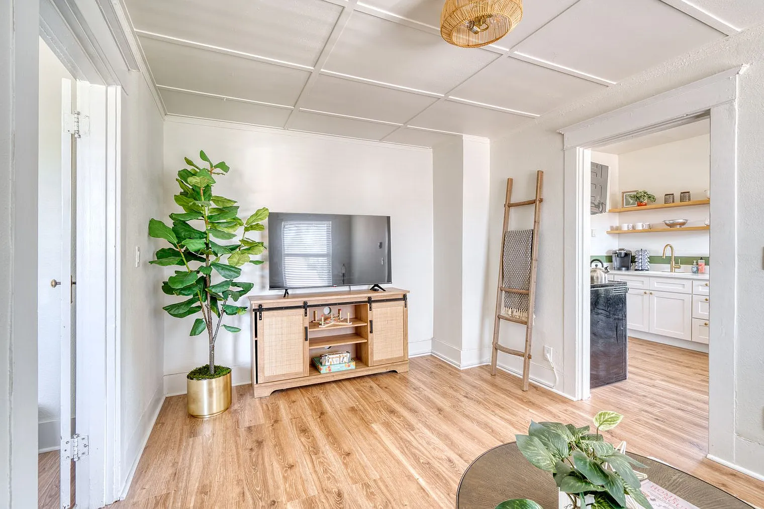 2 bed, 1.0 bath, 742 sqft, $3,490 — Photo 2