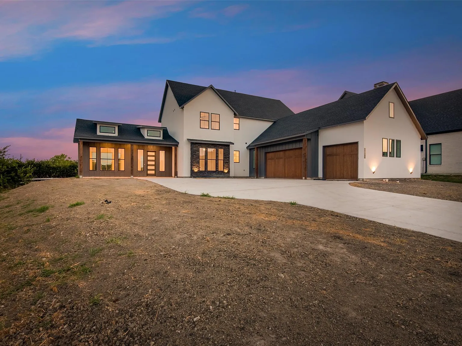 5 bed, 3299 sqft, $6,200 — Photo 1