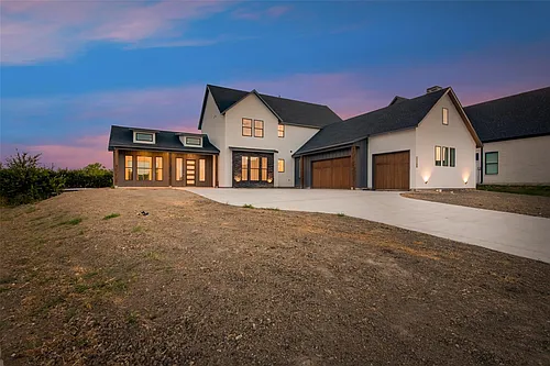 1203 Chapel Dr Photo 1
