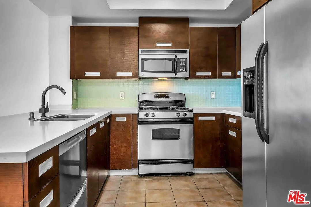 1 bed, 1.5 bath, 990 sqft, $2,845 — Photo 4