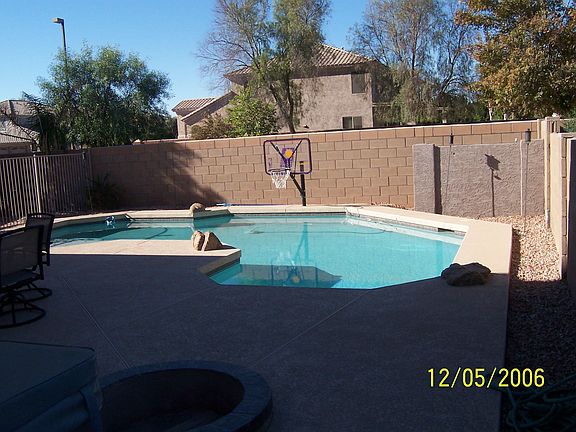 Fenced Playpool w/ basketball hoop 
