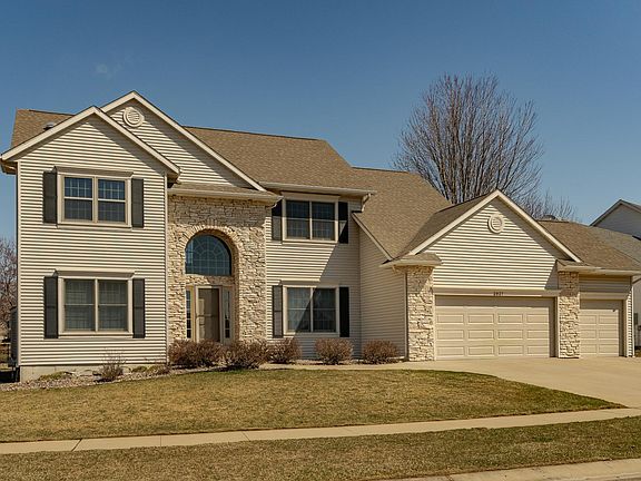 4th image of 2827 Oakview Dr NE
