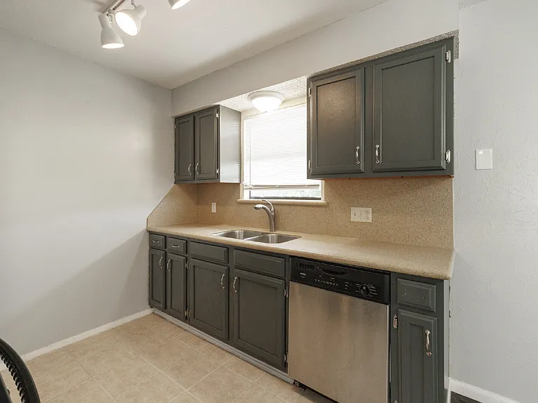 3874 Georgetown Dr — Photo 18
