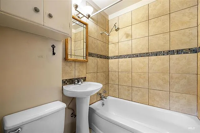 708 S Phillippi St — Photo 13