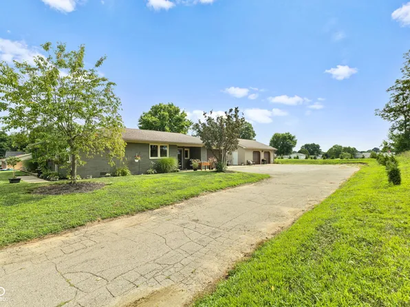 1619 Robin Rd, Martinsville, IN 46151