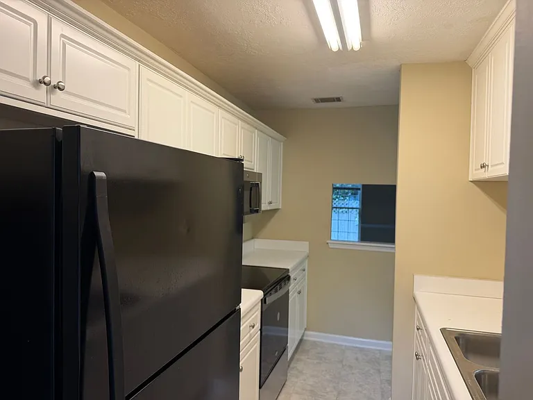 303 Hazelnut Dr — Photo 5