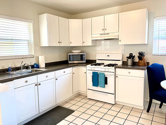 5th image of 860 Thomas Ave #860