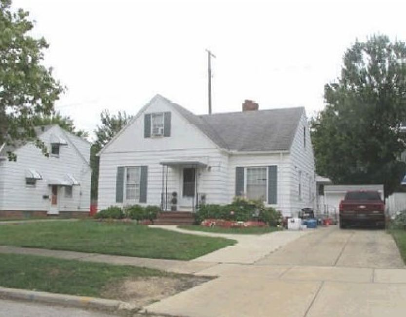 1st image of 240 E 264th St