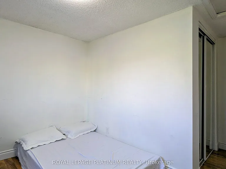 4 Gervais Dr — Photo 31