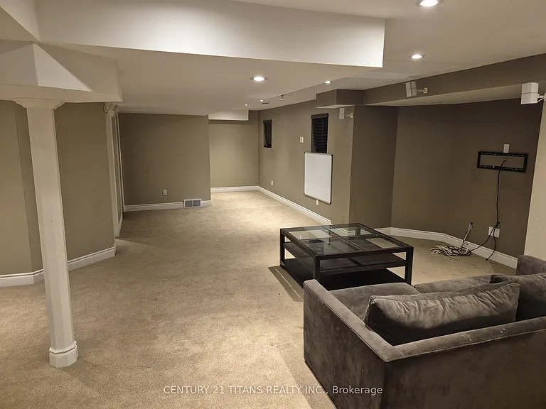 170 Tawny Cres — Photo 26
