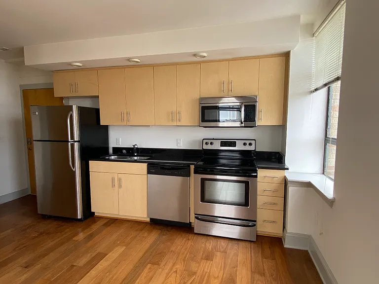 30 Franklin Apartments — Photo 38
