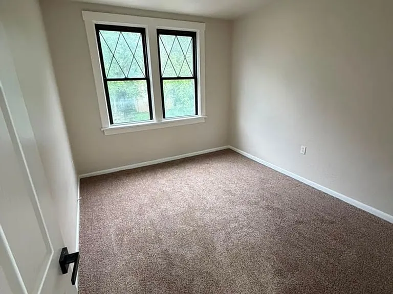 740 Middle Ave — Photo 8