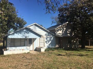 1407 E Highland Ave, Comanche, TX 76442