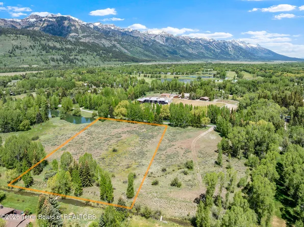 4220 W Willowbrook Ln, Wilson, WY 83014