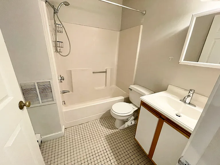 7 Iroquois St #2A — Photo 6