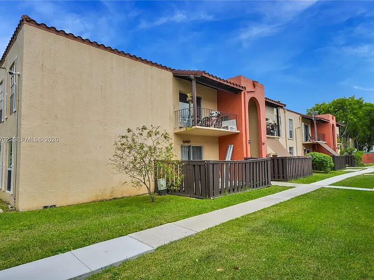 10786 N Kendall Dr #D18 — Photo 17