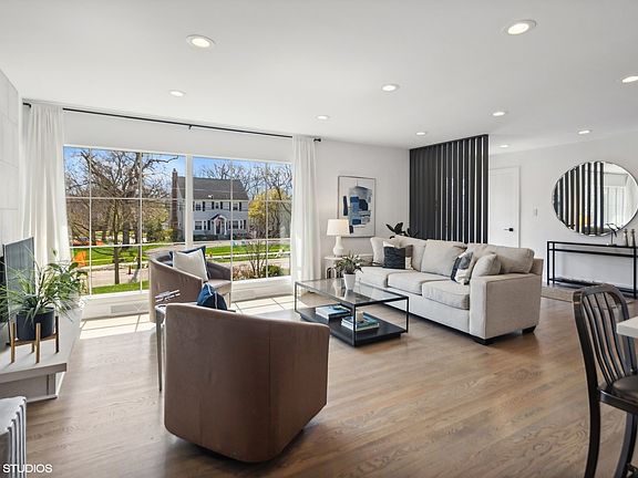 5th image of 744 Crescent Blvd