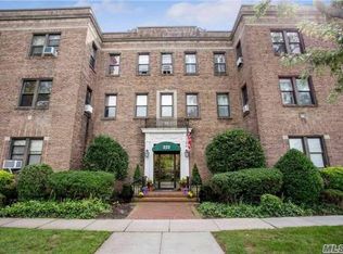 222 7th St APT 2G, Garden City, NY