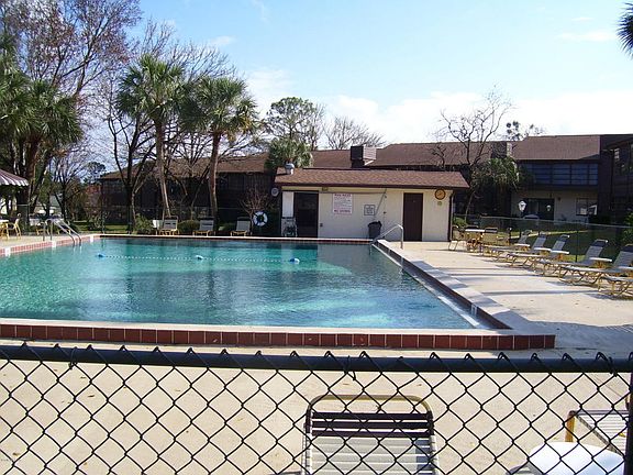 4th image of 514 Bahia Cir #A