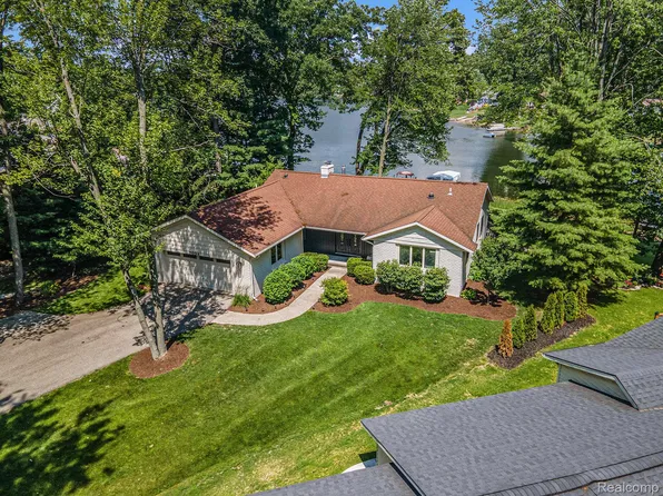 7034 Verde Vista Dr NE, Rockford, MI 49341