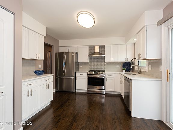 5th image of 840 W Bryn Mawr Ave