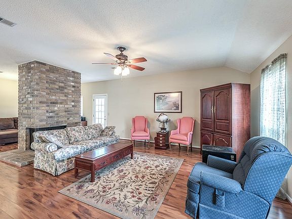 5th image of 18134 Holly Bend Dr