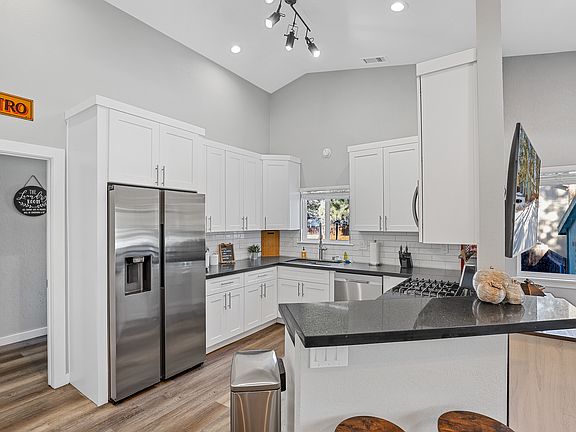 5th image of 2967 N Oakmont Dr