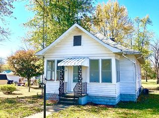 31 S 2nd St, Divernon, IL 62530