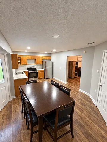 3 bed, 2.0 bath, 1524 sqft, $1,950 — Photo 3